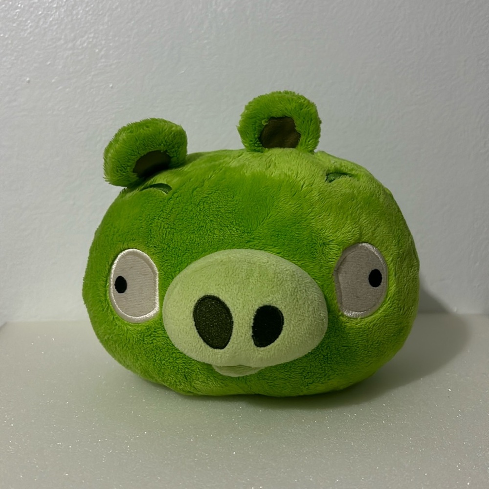 Flawed Angry Birds 8” King Pig plush